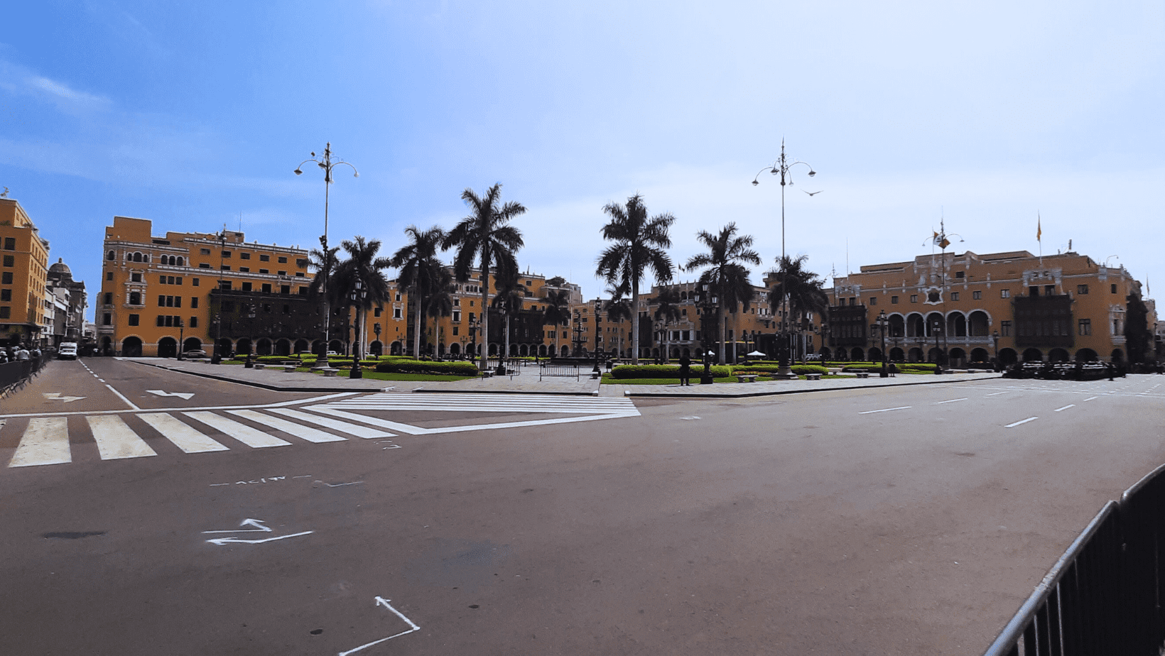 Huaca Pucllana y Lima moderna